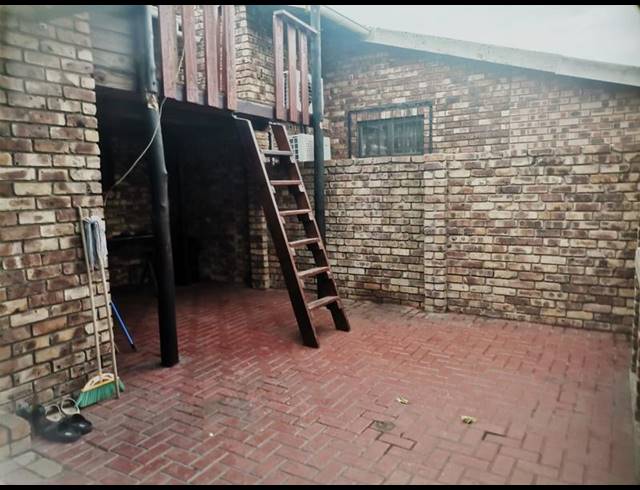 2 BEDROOM TOWNHOUSE FOR SALE IN ARBORETUM